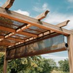 "Installer un store pour pergola : conseils pour une ombre optimale"